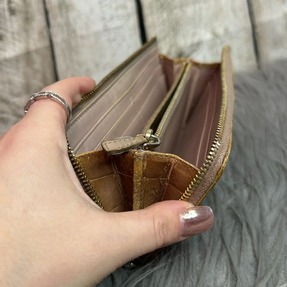 MIU MIU - 3/4 Zip Wallet - Picture 10 of 12